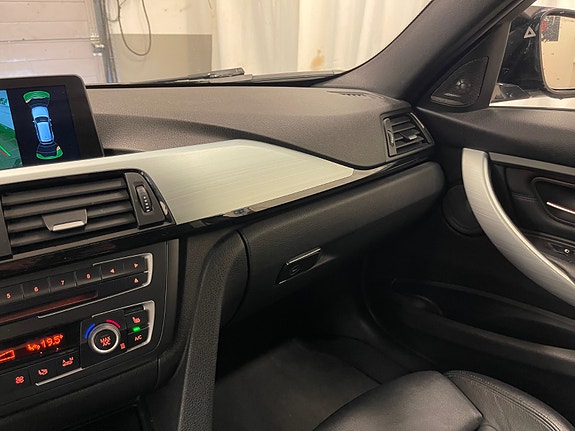 BMW 320d 25 of 30