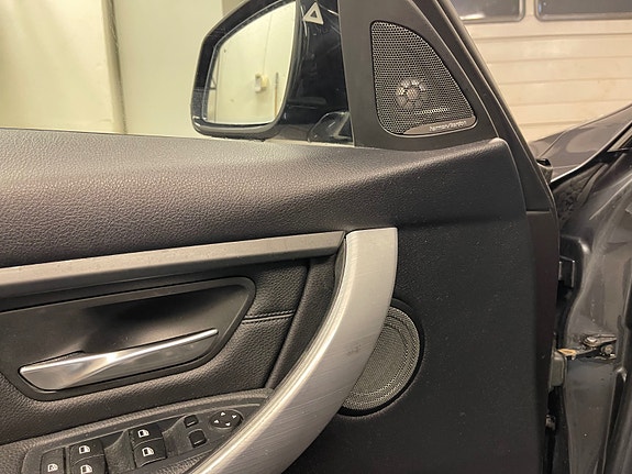 BMW 320d 16 of 30