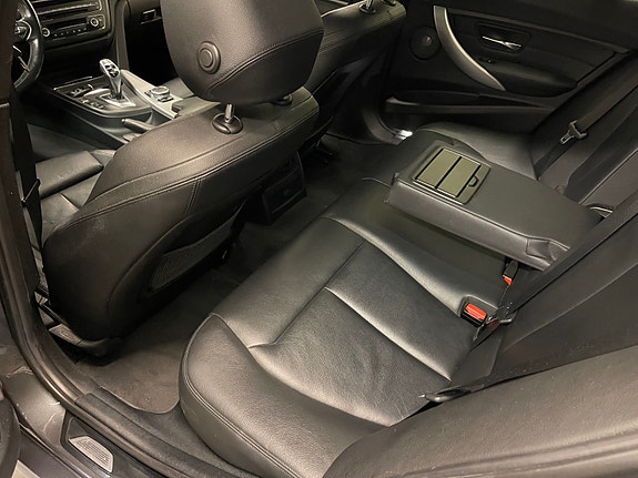 BMW 320d 26 of 30