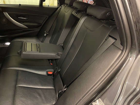 BMW 320d 27 of 30