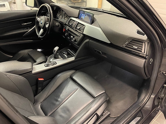 BMW 320d 28 of 30
