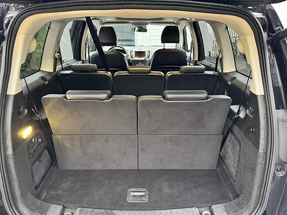 Ford Galaxy 8 of 13