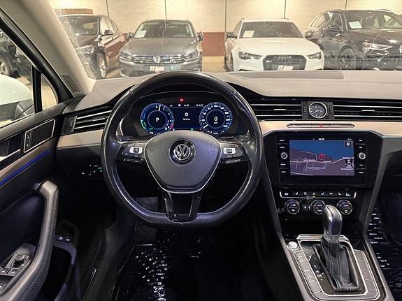 Volkswagen Passat 25 of 30