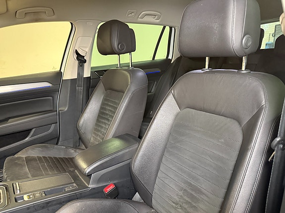 Volkswagen Passat 21 of 30