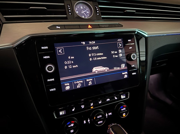 Volkswagen Passat 28 of 30
