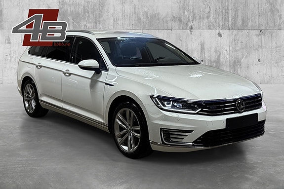 Volkswagen Passat 3 of 30