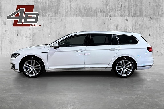 Volkswagen Passat 8 of 30