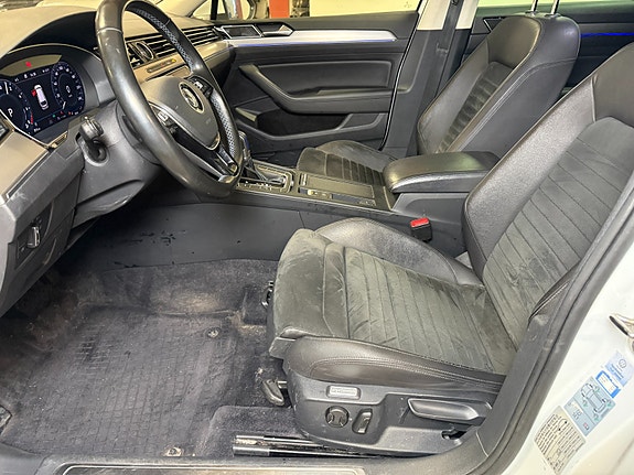 Volkswagen Passat 18 of 30
