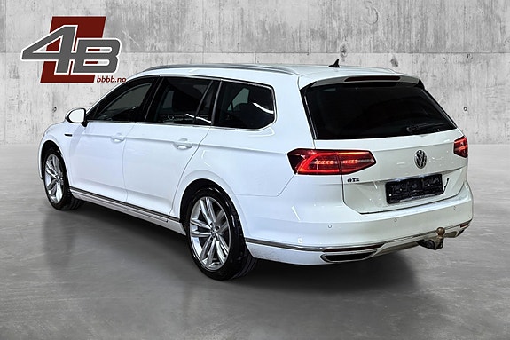 Volkswagen Passat 7 of 30