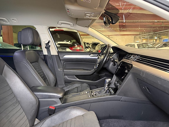 Volkswagen Passat 15 of 30