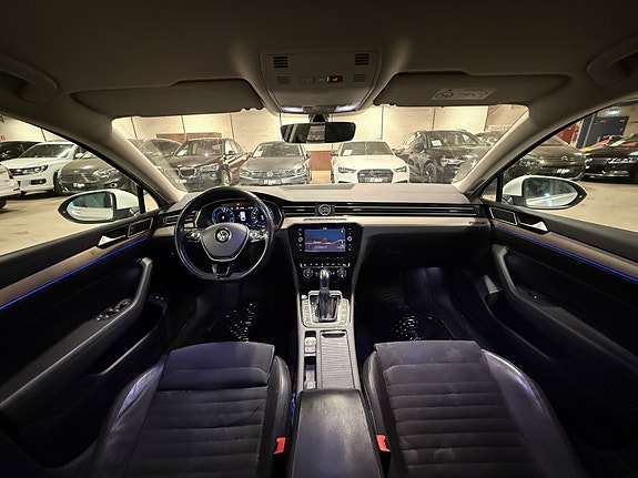 Volkswagen Passat 23 of 30