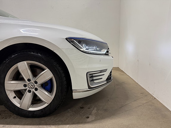 Volkswagen Passat 10 of 30