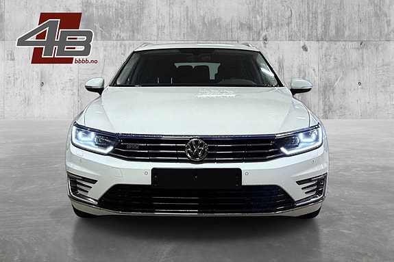Volkswagen Passat 2 of 30