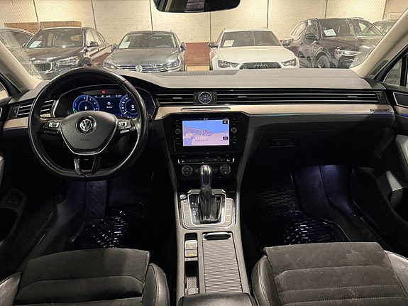 Volkswagen Passat 22 of 30