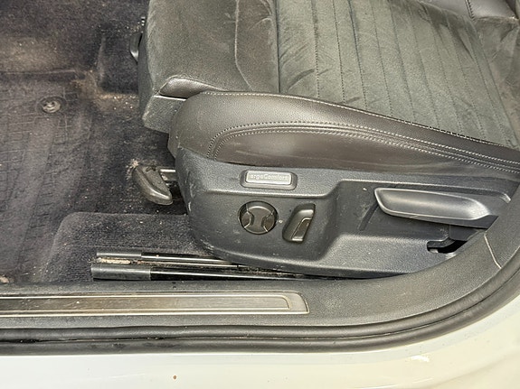 Volkswagen Passat 19 of 30