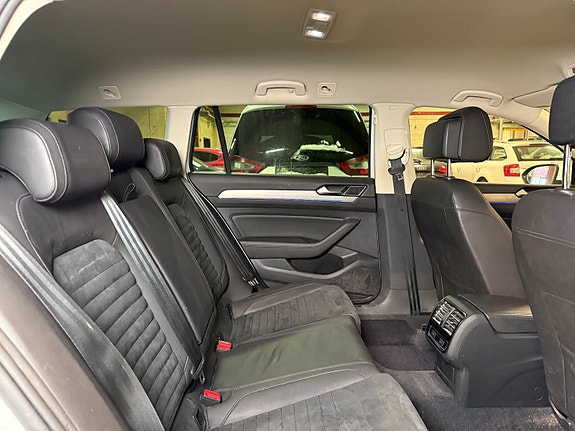 Volkswagen Passat 13 of 30