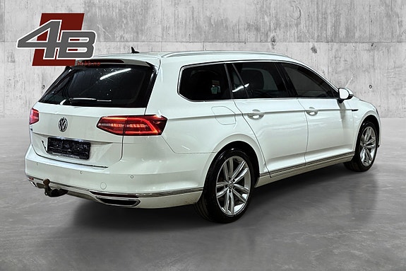 Volkswagen Passat 5 of 30