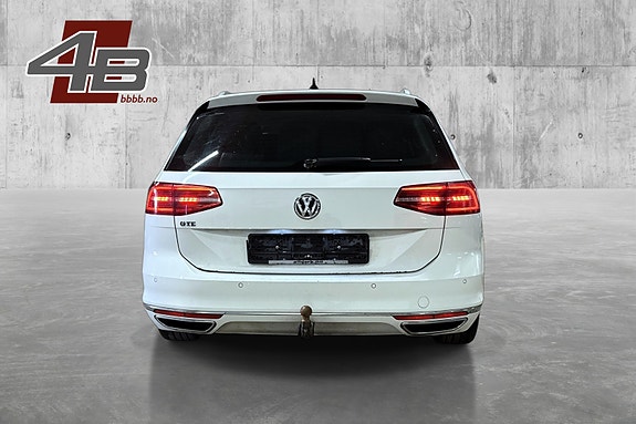 Volkswagen Passat 6 of 30