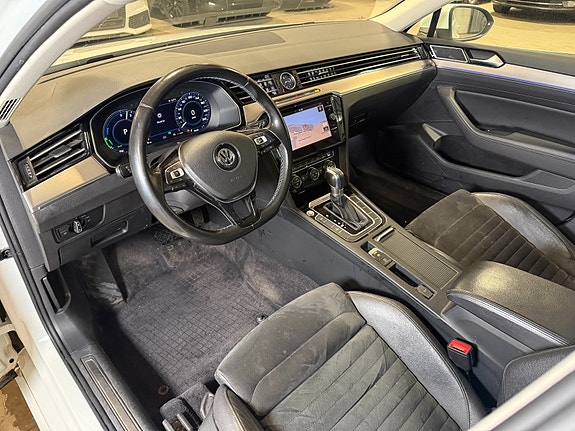 Volkswagen Passat 17 of 30