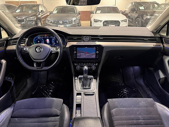 Volkswagen Passat 24 of 30