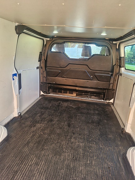 Ford Transit Custom 310L 8 of 12