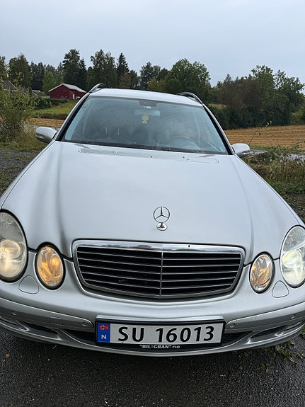 Mercedes-Benz E220 d 2 of 21