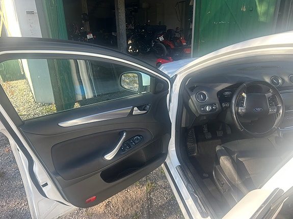 Ford Mondeo 16 of 18