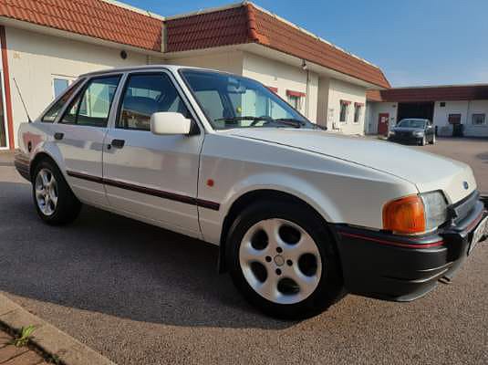 Ford Escort 3 of 13