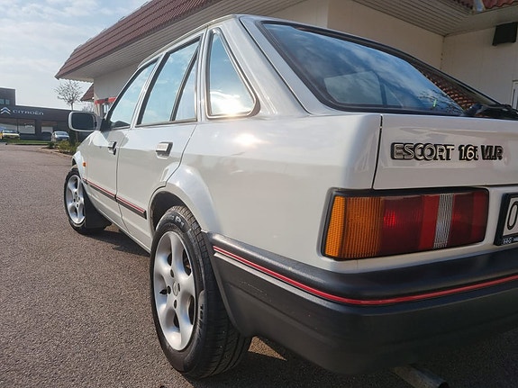 Ford Escort 6 of 13