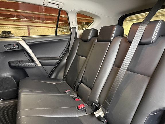 Toyota RAV4 18 of 30