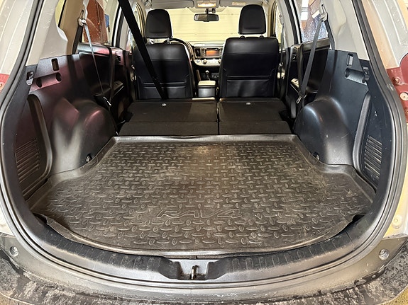Toyota RAV4 14 of 30
