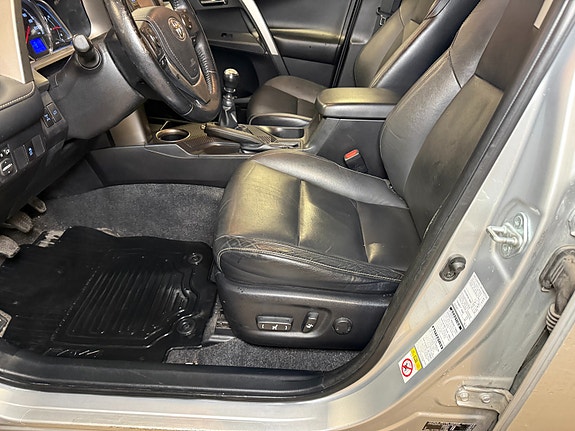 Toyota RAV4 26 of 30