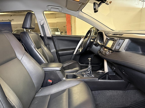 Toyota RAV4 21 of 30