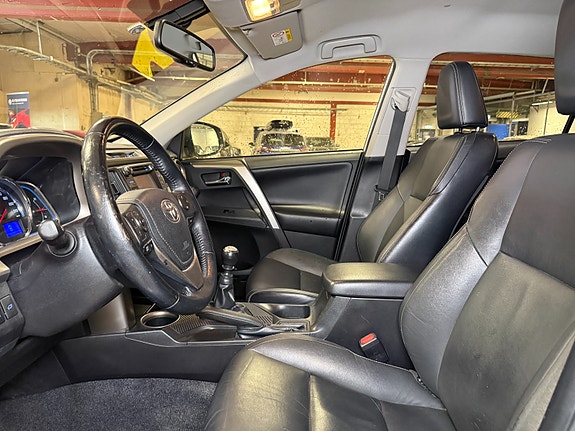 Toyota RAV4 27 of 30