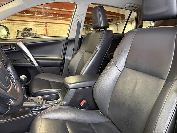 Toyota RAV4 28 of 30