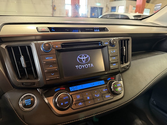 Toyota RAV4 24 of 30
