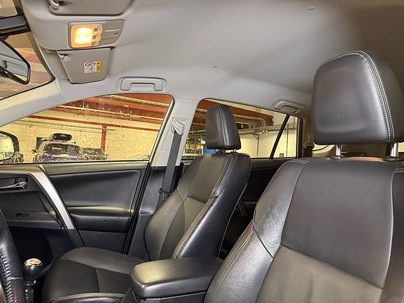 Toyota RAV4 29 of 30