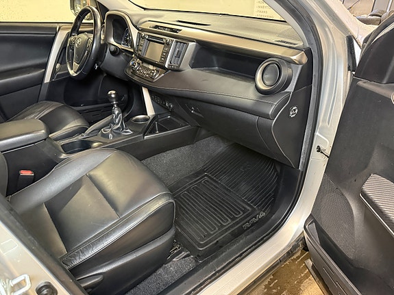 Toyota RAV4 19 of 30