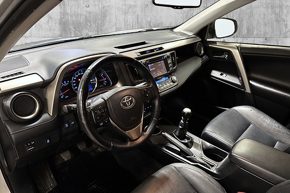 Toyota RAV4 9 of 30