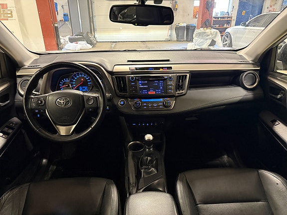 Toyota RAV4 30 of 30