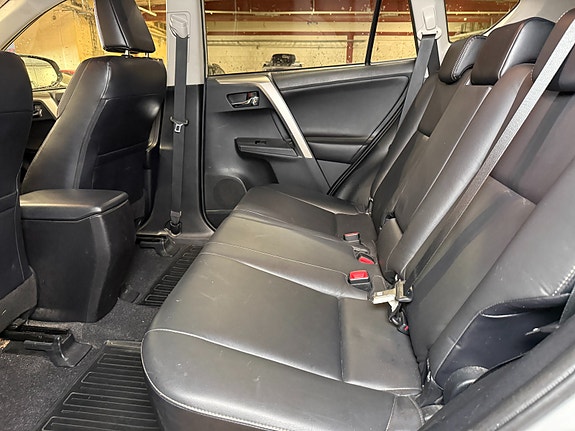 Toyota RAV4 16 of 30