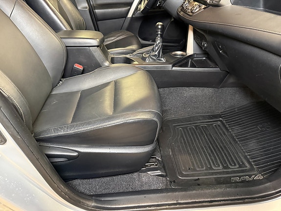 Toyota RAV4 20 of 30
