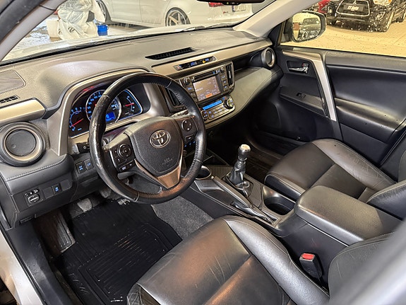 Toyota RAV4 25 of 30