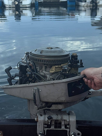 Til salgs: en pålitelig Pioneer 10-båt i plast med Johnson-motor. 4 of 8