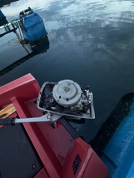 Til salgs: en pålitelig Pioneer 10-båt i plast med Johnson-motor. 6 of 8