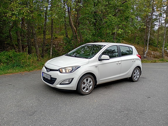 Hyundai i20 2 of 30