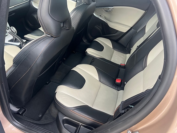 Volvo V40 Cross Country 18 of 30