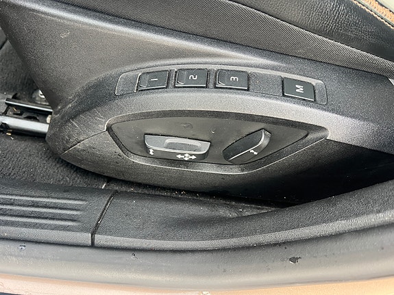 Volvo V40 Cross Country 14 of 30