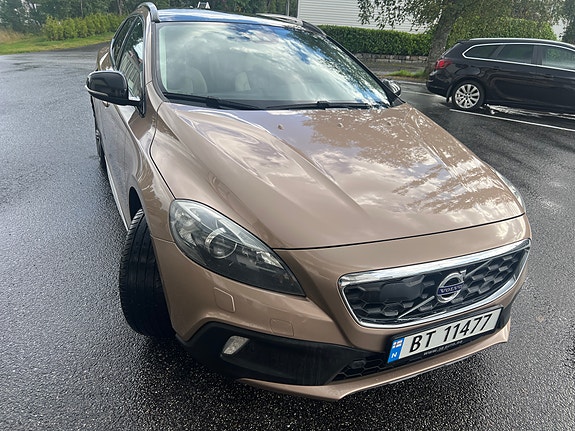Volvo V40 Cross Country 2 of 30