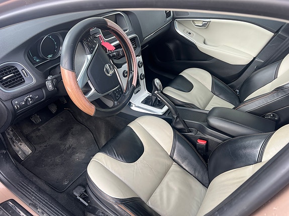 Volvo V40 Cross Country 12 of 30